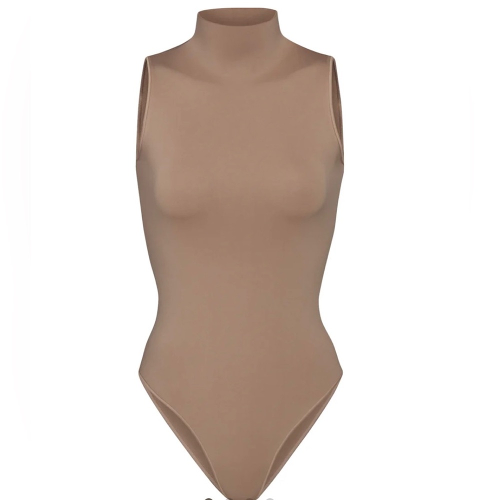 SKIMS - ESSENTIAL MOCK NECK SLEEVELESS BODYSUIT, NWOT, Size S/M